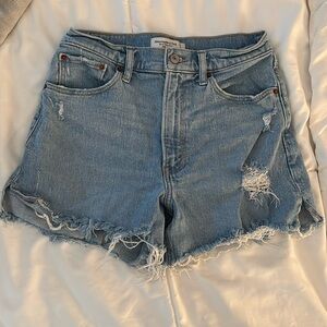 Abercrombie The 4” Mom Short High Rise (curve love)